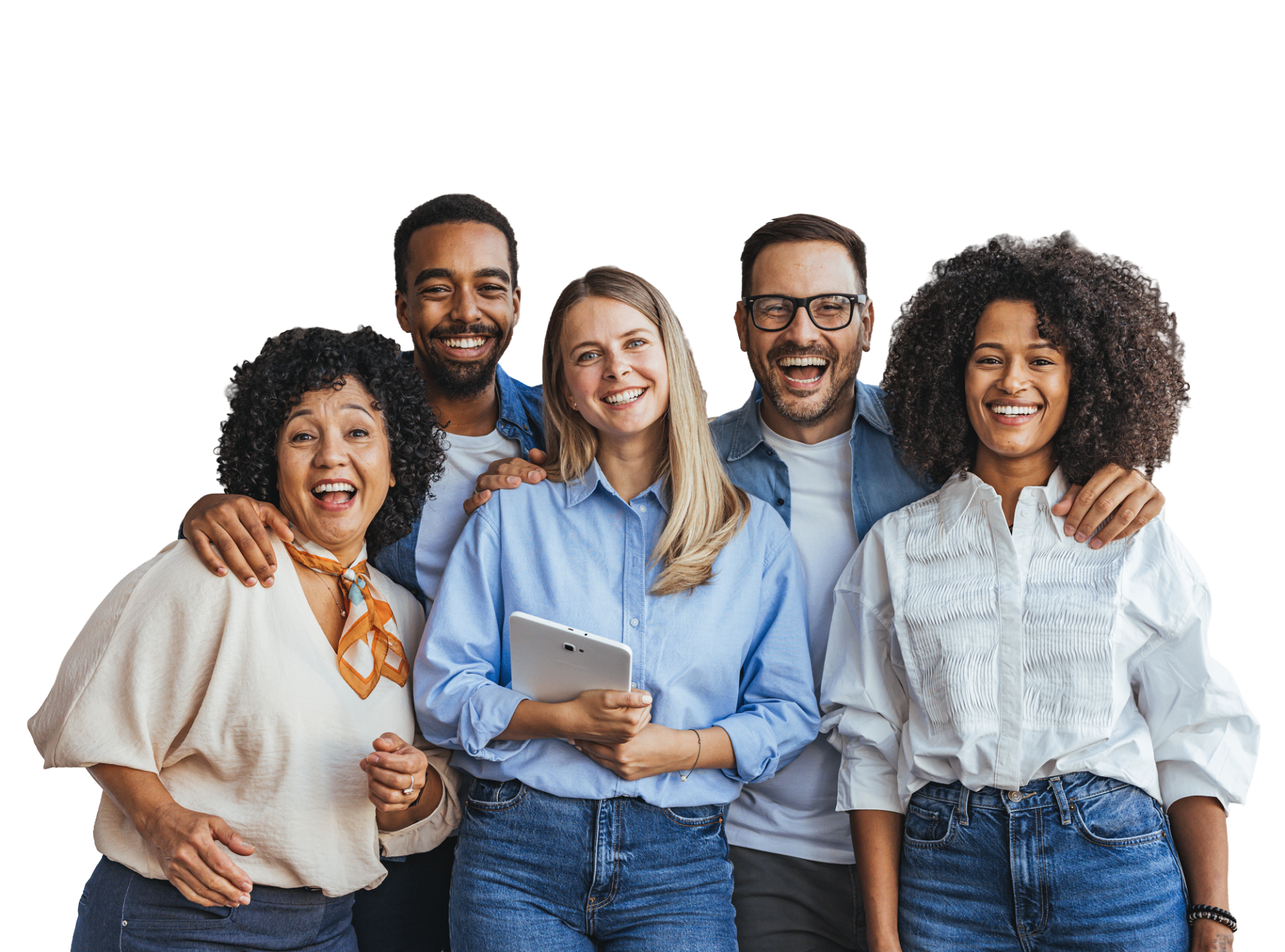 Pessoas diversas sorrindo, abraçadas, com bandeiras LGBTQIAPN+